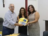 Prefeito entrega selos comemorativos que homenageia CDL foto: Ascom Arapiraca